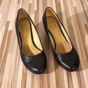 NATURALIZER WOMEN'S WEDGE BLACK SHOES (SIZE 6.5)